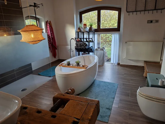 Luxuri&ouml;ses Bad zum G&auml;stezimmer